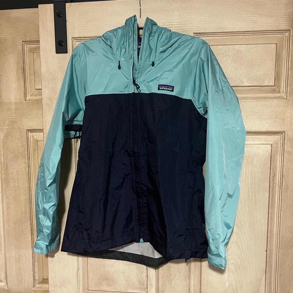 Like new Patagonia lightweight jacket - Women’s Large